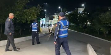 Një i ri humb jetën si pasojë e plagëve të marra nga armë zjarri në Selenicë gjatë transportit për në spital.