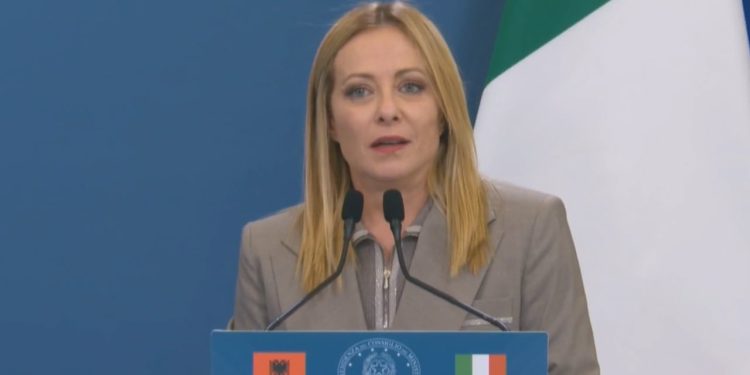 “Një moment historik”/ Meloni dhe Rama në një konferencë të përbashkët: Forcojmë marrëdhëniet mes Shqipërisë dhe Italisë.