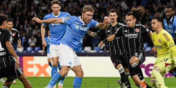 Një tjetër natë e komplikuar për Antonio Conten në Evropë, Napoli përfundon me barazim pa gola ndaj Eintrachtit.