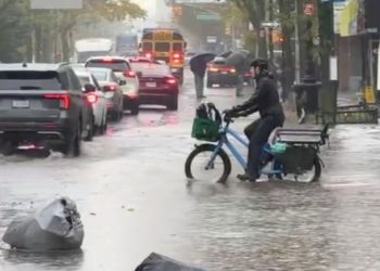 Nju Jork përballet me përmbytje, dy persona humbin jetën për shkak të reshjeve të mëdha të shiut