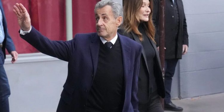 “Nuk e di si të ziejë një vezë”: Sarkozy në qeli me “dietë” refuzon ushqimin e burgut nga frika e helmimit.