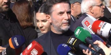 “Ofroi mundësi për të gjithë”/ Braçe në homazhet për Nanon: Edhe për ata që u shpëtuan nga rrënojat e Partisë së Punës...