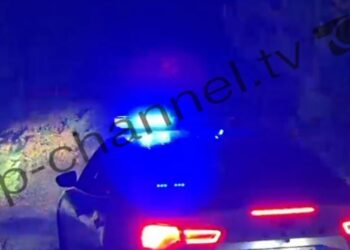 “Operacioni i RENEA-s në Orosh: Dy persona të armatosur rëndë identifikohen brenda banesës”