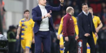 Opinioni/ Sylvinho vazhdon si trajner i Kombëtares së Shqipërisë edhe për 30 ditë, në një moment vendimtar mes lavdish dhe kritikave...