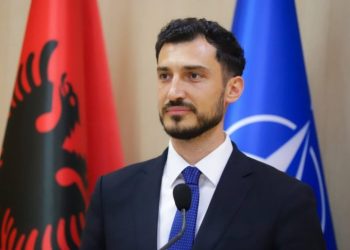 “Opozita komunikon me stilin e pushtetit” / Ish-zëdhënësi i fushatës së PD, Mustafaj: Në rrethin e Berishës ekziston një grup këshilltarësh që theksojnë një qasje të njëjtë.