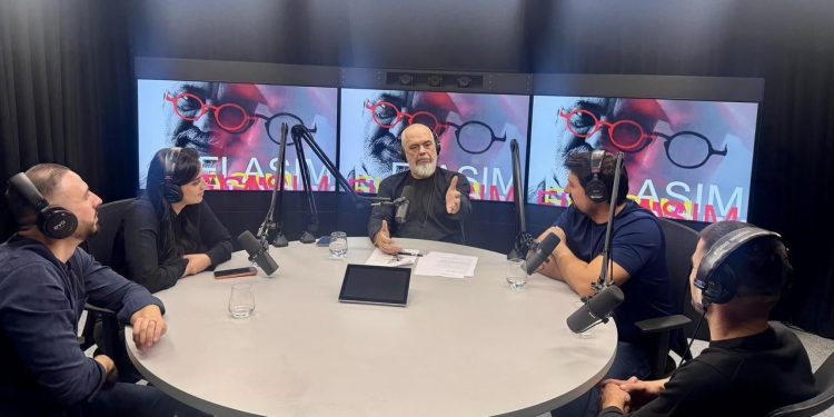 “Paga minimale duhet të jetë mbi 500 euro”/ Rama në podkastin “Flasim”: Të gjitha pengesat u tejkaluan me mbylljen e grupkapitujve.