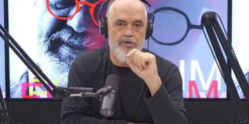 “Pagat minimale pritet të rriten deri në përfundim të mandatit”/ Rama në podcastin “Flasim”: Do të arrijnë në 700 euro