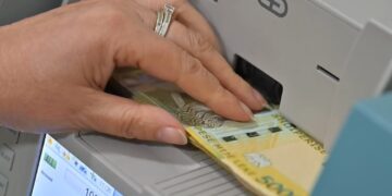 Pagesa në dorë prej 60 mijë lekësh, Shoqata Bankave: Sugjerimi ynë për individët, vlera në projektligj më e lartë se në rajon.