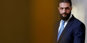 Pak ditë para ardhjes së Presidentit Ahmed Al-Sarrah në Uashington, në Siri ndodhin sulme ndaj Shtetit Islamik.