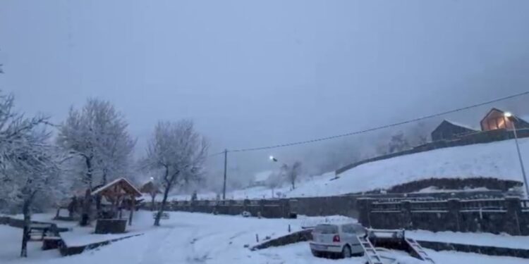 Pamje mahnitëse dimri, dëbora "mbulon" destinacionin turistik të Lëpushës