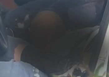 Pamje të tronditshme nga sulmi në Rinas/ Viktima dhe i plagosuri brenda "Benz"-it menjëherë pas të shtënave