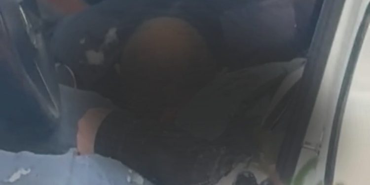 Pamje të tronditshme nga sulmi në Rinas/ Viktima dhe i plagosuri brenda "Benz"-it menjëherë pas të shtënave