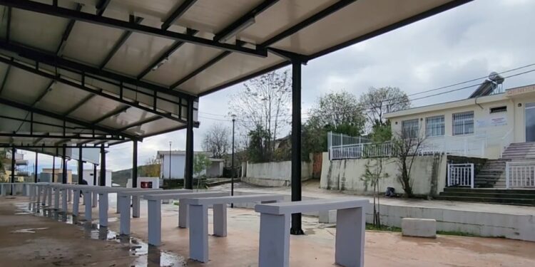 Parka është shkatërruar, tregu është jofunksional, në Gjirokastër janë harxhuar 18 milionë lekë për një treg artizan që aktualisht është jashtë përdorimit.