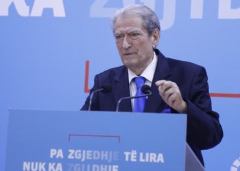 “Parlamenti kalon para Kryeministrisë”, Berisha shpall protestë për ditën e hënë: Deputetët dhe qytetarët…