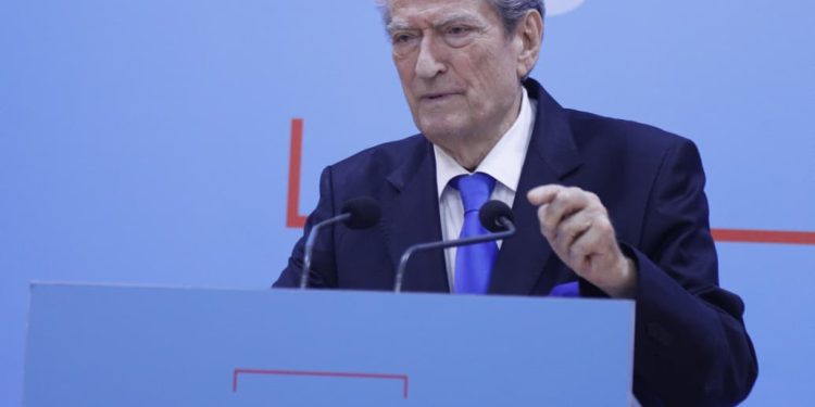 “Parlamenti kalon para Kryeministrisë”, Berisha shpall protestë për ditën e hënë: Deputetët dhe qytetarët…