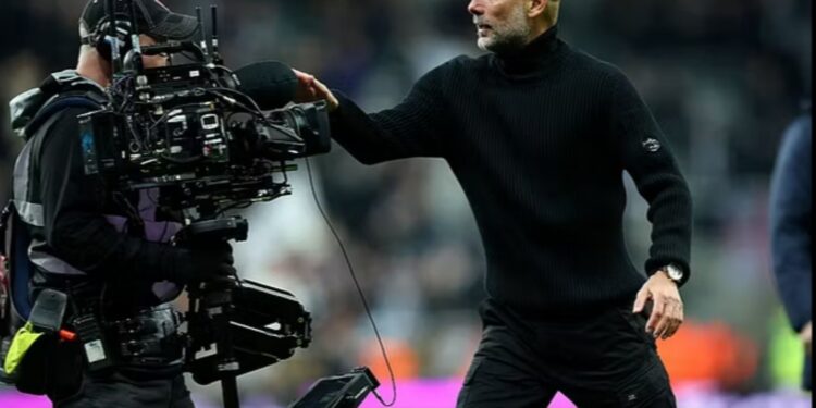 Pas humbjes, Guardiola i kërkon falje kameramanit për nervat e humbura.