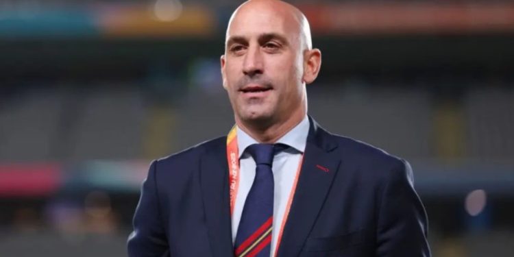 Pas një periudhe dyvjeçare pa koment, rikthehet në skenë ish-presidenti i Federatës Spanjolle të Futbollit.