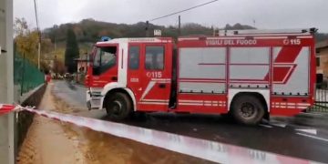 Përmbytje devastuese në Itali, dy persona të humbur/ Uji rrethoj shtëpitë