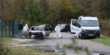 Përplasja e njerëzve me makinë, mes të plagosurve zyrtarë dhe anëtarë të partisë së Le Pen, përdoruesi i dyshuar është…