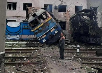 Përse Rusia po sulmon trenat? Sulmet në infrastrukturën hekurudhore trefishohen për të bllokuar Ukrainën.