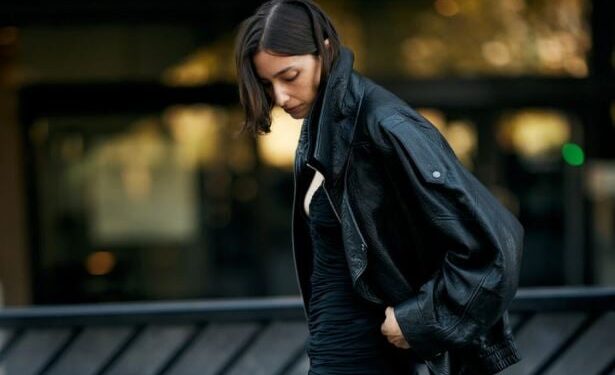 Pesë mënyra të reja për të kombinuar xhaketat e lëkurës këtë sezon