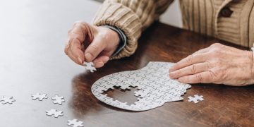 Plakja e popullsisë ka rritur rastet e demencës, ndërsa mosha më e re e diagnostikuar me këtë sëmundje është mbi 70 vjeç.