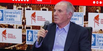 Preç Zogaj refleksionet mbi fillimet e pluralizmit në veprën e tij: Kujtimet e Dhjetorit 1990 tregojnë se procesi nuk ishte plotësisht i shëndetshëm.