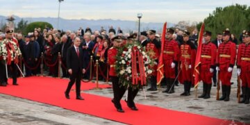Presidenti Bajram Begaj dërgon urime për festën e Çlirimit: Gëzuar Shqipëri! Dje, sot dhe gjithmonë, të qëndrojmë besnikë ndaj vlerave tona.