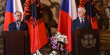 Presidenti Begaj në Republikën Çeke, takimi me homologun: Një hap i ri në bashkëpunim.