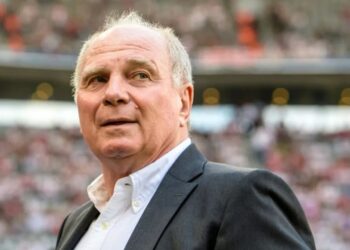 Presidenti nderi i Bayern Munich kritikon Barcelonën: E papranueshme si lejojnë të luajnë futboll me ato borxhe