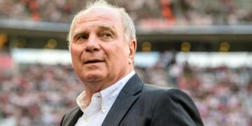 Presidenti nderi i Bayern Munich kritikon Barcelonën: E papranueshme si lejojnë të luajnë futboll me ato borxhe