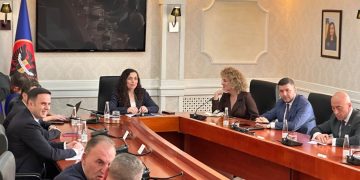 Presidentja e Kosovës fillon bisedimet me partitë politike për emërimin e mandatarit të dytë, pa pjesëmarrjen e Listës Serbe.