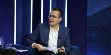 Procedurat për verifikimin e integritetit të gjyqtarit Asim Vokshi janë shkelur; Rakipllari sqarojnë në Top Story detajet e dokumentit me informacion të klasifikuar.