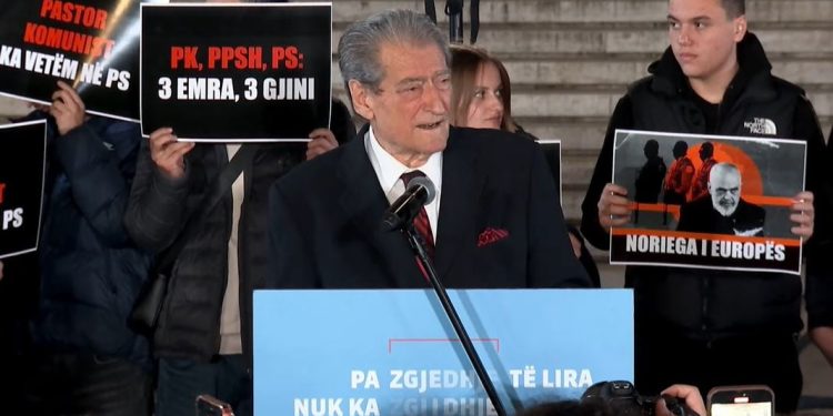 Protesta e Partisë Demokratike para Kryeministrisë, Berisha mba fjalim.