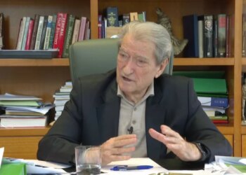 Protesta e demokratëve do të kalojë edhe jashtë Kryeministrisë, Berisha: Këtë javë nisim foltoret në qytete të tjera.