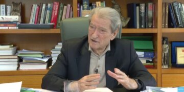 Protesta e demokratëve do të kalojë edhe jashtë Kryeministrisë, Berisha: Këtë javë nisim foltoret në qytete të tjera.