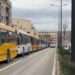 Protesta e dytë e punonjësve të transportit publik në Prishtinë vazhdon, sfidojnë Policinë: Asnjë autobus nuk do të lëvizë.