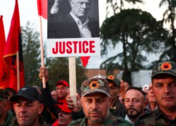 Protestë në Strasburg për liderët e UÇK: Po qëndrojnë në Hagë pa të drejtë!