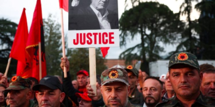 Protestë në Strasburg për liderët e UÇK: Po qëndrojnë në Hagë pa të drejtë!