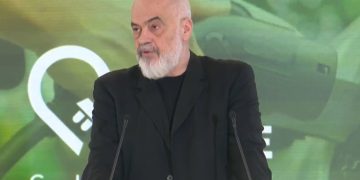 “Punonjësit e OSHEE do të përfitojnë rritje pagash” – Kryeministri Rama njofton ndryshime: Rritje edhe për elektricistët dhe inxhinierët elektrikë.