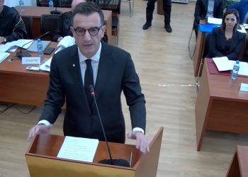 "Qelia ime është më e rëndë se ajo e një vrasësi serial,” shprehet Veliaj në Kushtetuese: “Sot kam më shumë policë këtu, sesa avokatë”