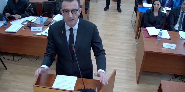 "Qelia ime është më e rëndë se ajo e një vrasësi serial,” shprehet Veliaj në Kushtetuese: “Sot kam më shumë policë këtu, sesa avokatë”