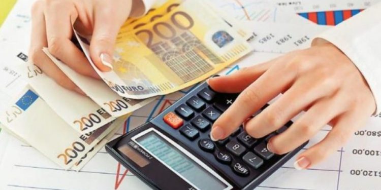 Qeveria miraton projekt-buxhetin e vitit 2026, 9 miliardë euro; dokumenti pritet të shqyrtohet menjëherë në Parlament.