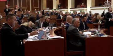 Refuzohet kërkesa për mocion debati ndaj Ballukut, Peleshi: Çështja është në proces hetimi