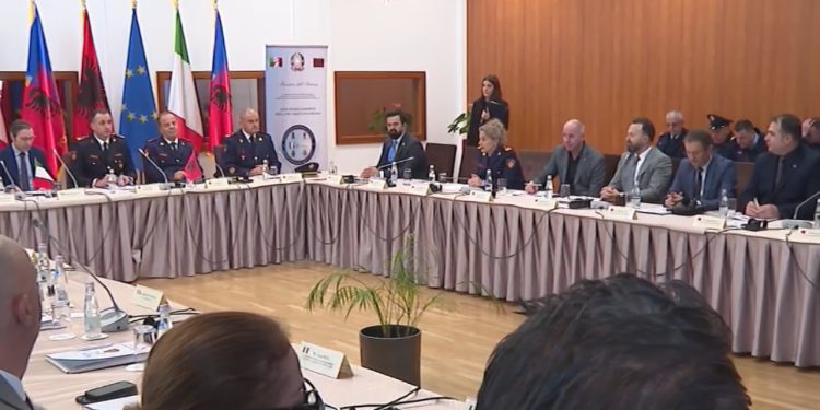 Rënia e kanabisit në Shqipëri: Raporti i “Guardia Di Finanza” tregon se janë mbjellë më pak rrënjë, ndërsa ndryshon mënyra e monitorimit.