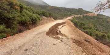 Rreshjet e shumta në Gjirokastër shkaktojnë bllokimin e rrugës Suhë-Poliçan dhe dëmtimin e ujësjellësit.