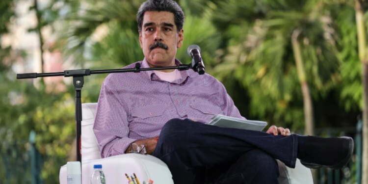 “Rreziku nga regjimi i Maduros”, SHBA-ja i paralajmëron kompanitë ajrore për fluturimet mbi Venezuelë: Rrezik në ajër.