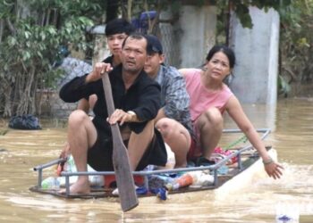 Rritet bilanci, arrin në 90 numri i viktimave nga përmbytjet në Vietnam