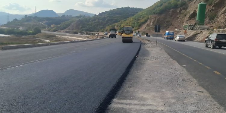 “Rruga Elbasan-Qafë Thanë po avancoi progresivisht, Balluku ndan pamje nga punimet: ndërtimi i nënkalimit të hekurudhës dhe mbikalimit për automjete është përfunduar”