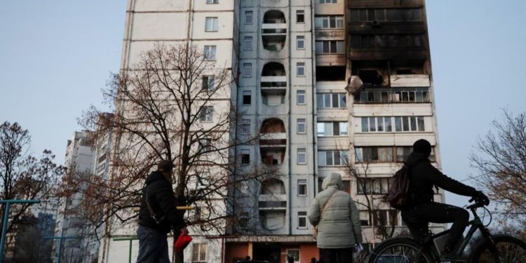 Rusia zhvillon një sulm ndaj Ukrainës gjatë natës, një të vdekur dhe disa të plagosur.